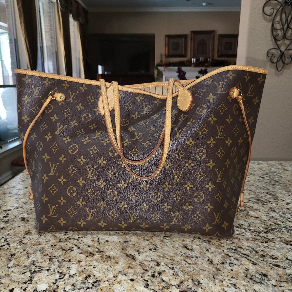 Louis Vuitton XL Tote bag...like new!
